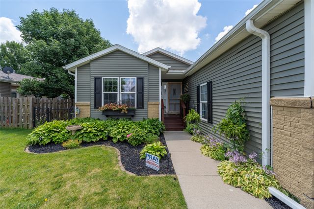 901 33rd Street SW, Bondurant, IA 50035