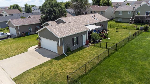 901 33rd Street SW, Bondurant, IA 50035