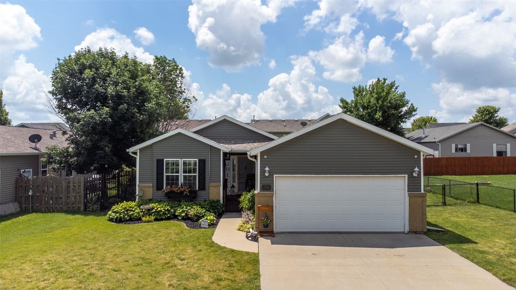 901 33rd Street SW, Bondurant, IA 50035