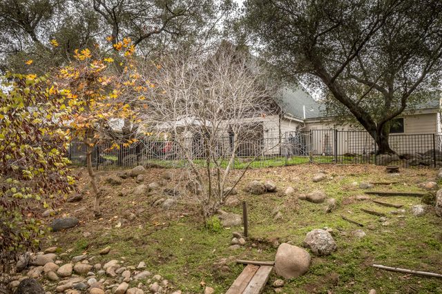 40954 Cherokee Oaks Drive, Three Rivers, CA 93271