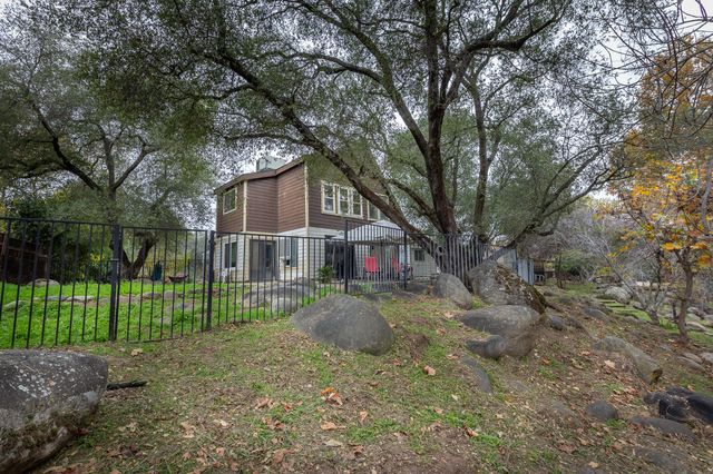 40954 Cherokee Oaks Drive, Three Rivers, CA 93271