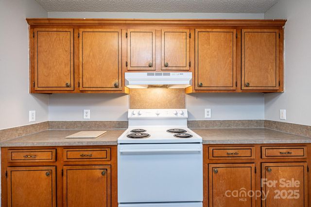 818 Gemcrest Drive NE, Conover, NC 28613