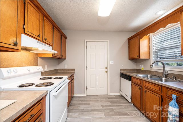 818 Gemcrest Drive NE, Conover, NC 28613