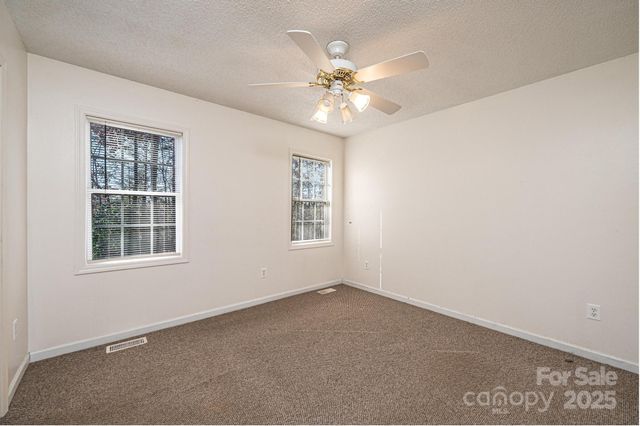 818 Gemcrest Drive NE, Conover, NC 28613