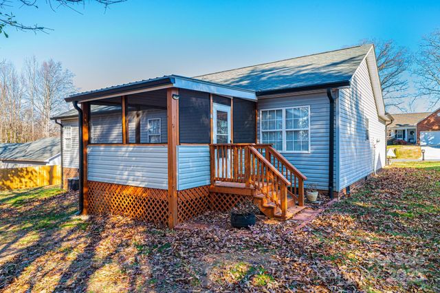 818 Gemcrest Drive NE, Conover, NC 28613