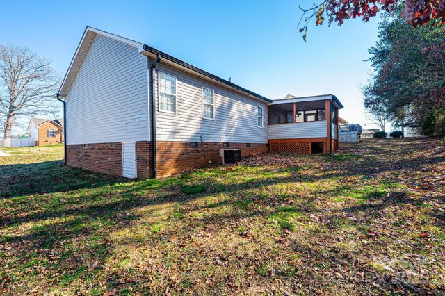 818 Gemcrest Drive NE, Conover, NC 28613