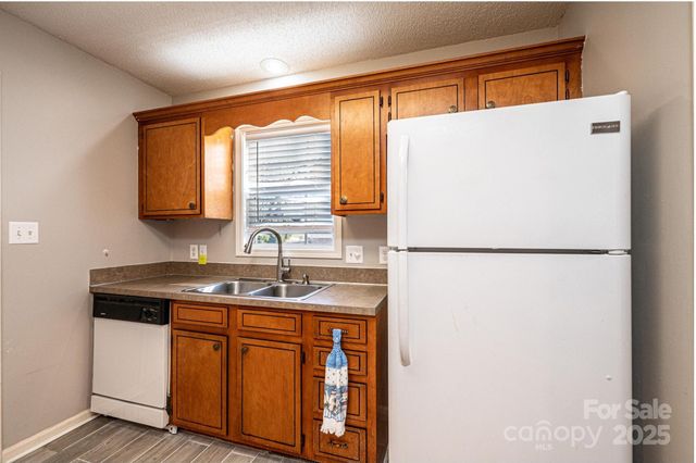 818 Gemcrest Drive NE, Conover, NC 28613