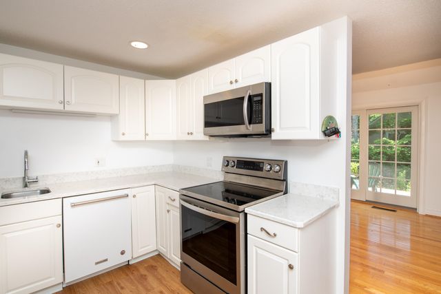 10 Village Green Circle UNIT 10, Mashpee, MA 02649