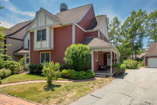 10 Village Green Circle UNIT 10, Mashpee, MA 02649