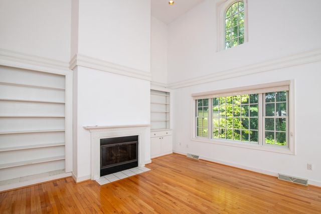 10 Village Green Circle UNIT 10, Mashpee, MA 02649