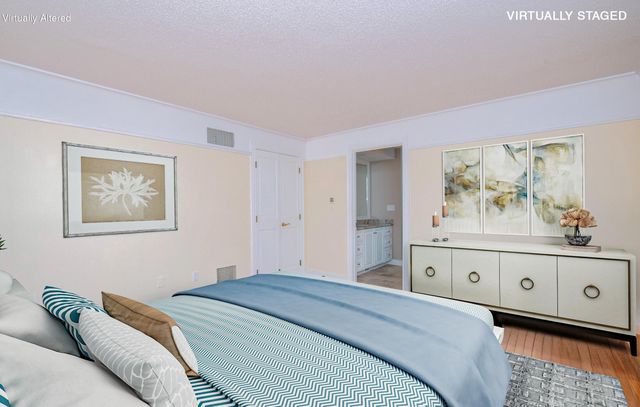 10 Village Green Circle UNIT 10, Mashpee, MA 02649