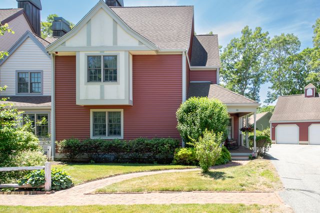 10 Village Green Circle UNIT 10, Mashpee, MA 02649