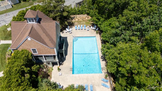 10 Village Green Circle UNIT 10, Mashpee, MA 02649