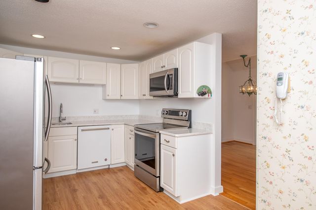 10 Village Green Circle UNIT 10, Mashpee, MA 02649