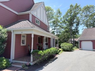 10 Village Green Circle UNIT 10, Mashpee, MA 02649