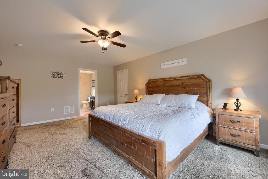 706 RISHEL DR, York, PA 17406