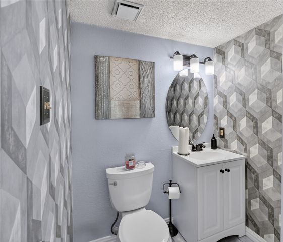 1925 Pinecrest Drive, Carrollton, TX 75010