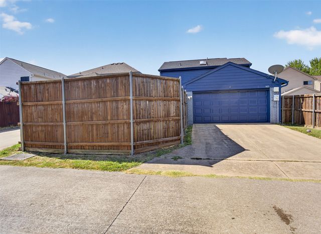 1925 Pinecrest Drive, Carrollton, TX 75010