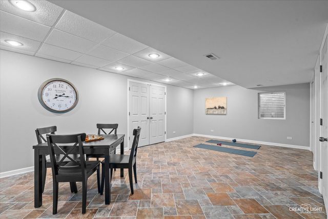 404 Kent Court, Oswego, IL 60543