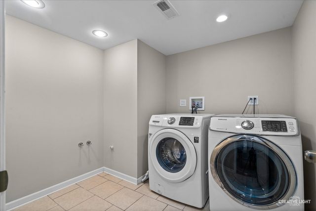 404 Kent Court, Oswego, IL 60543