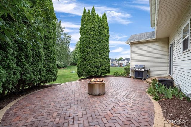 404 Kent Court, Oswego, IL 60543