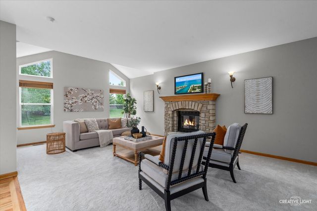 404 Kent Court, Oswego, IL 60543