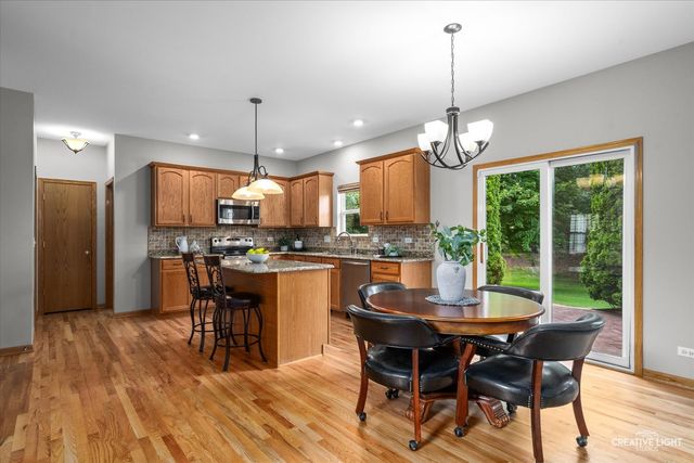 404 Kent Court, Oswego, IL 60543