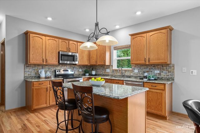 404 Kent Court, Oswego, IL 60543