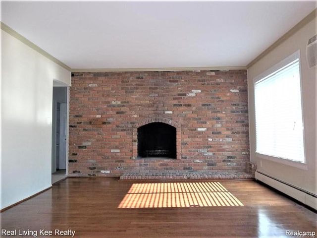 739 W Maple Road, Clawson, MI 48017