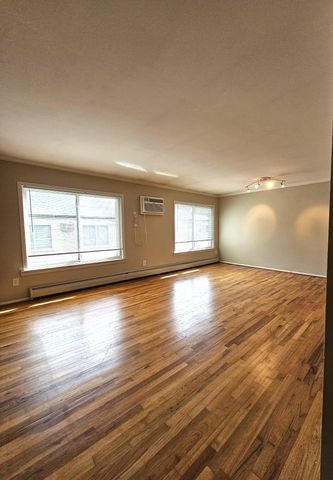 739 W Maple Road, Clawson, MI 48017