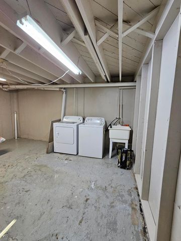 739 W Maple Road, Clawson, MI 48017