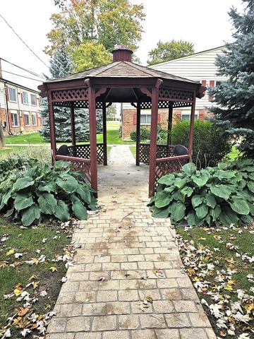 739 W Maple Road, Clawson, MI 48017