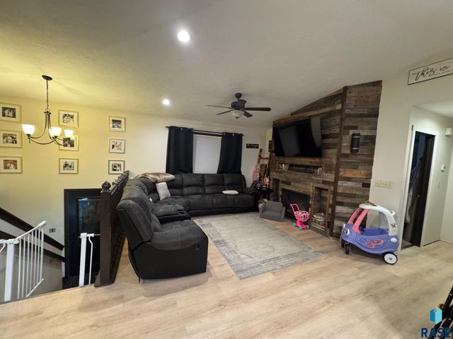 804 S Lakota Ave Avenue, Brandon, SD 57005