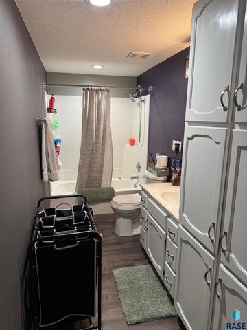 804 S Lakota Ave Avenue, Brandon, SD 57005