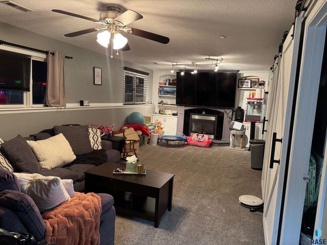 804 S Lakota Ave Avenue, Brandon, SD 57005