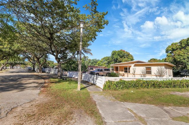 545 NW 142nd St, North Miami, FL 33168