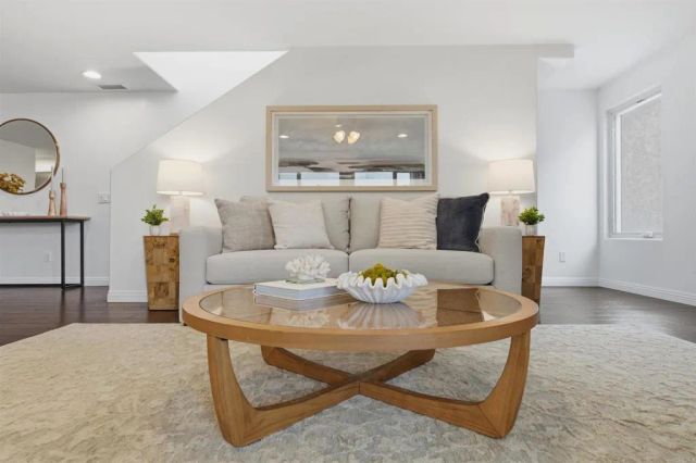 2018 Hornblend St, San Diego, CA 92109