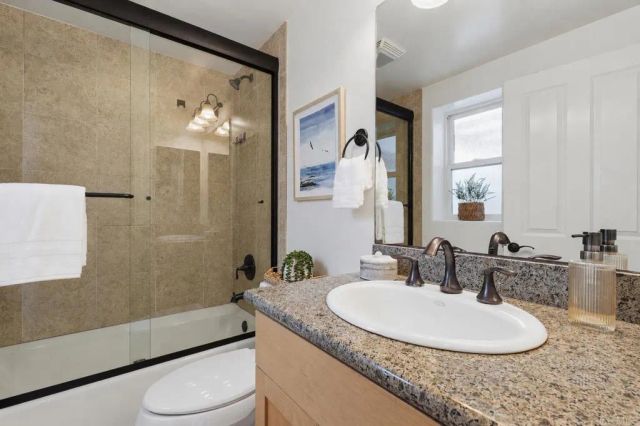 2018 Hornblend St, San Diego, CA 92109