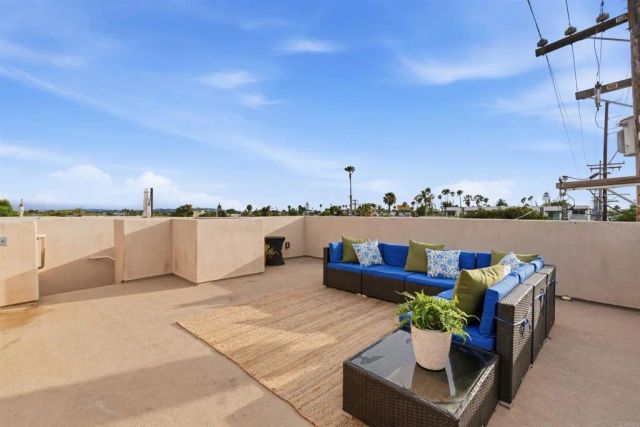 2018 Hornblend St, San Diego, CA 92109