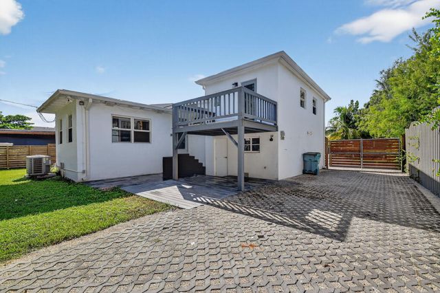 711 NE 8th Avenue, Boynton Beach, FL 33435