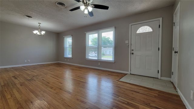 4804 Sabelle Lane, Haltom City, TX 76117