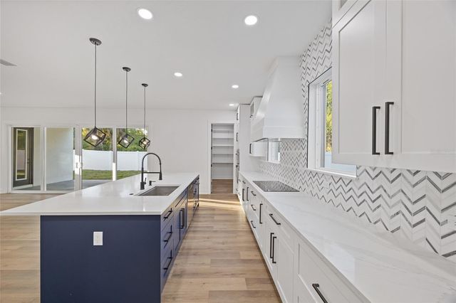 3317 W NAPOLEON AVENUE, Tampa, FL 33611