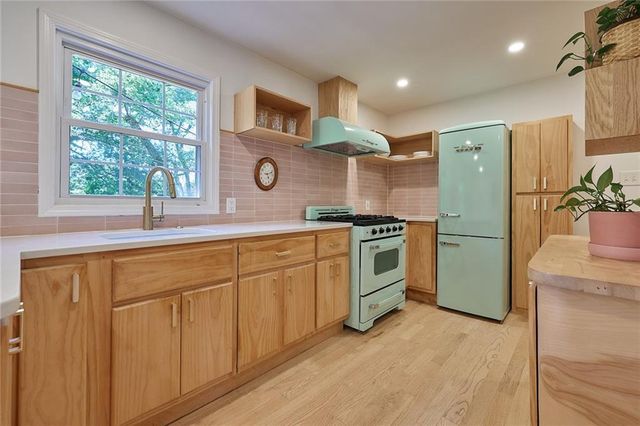 4203 W 53rd Terrace, Roeland Park, KS 66205