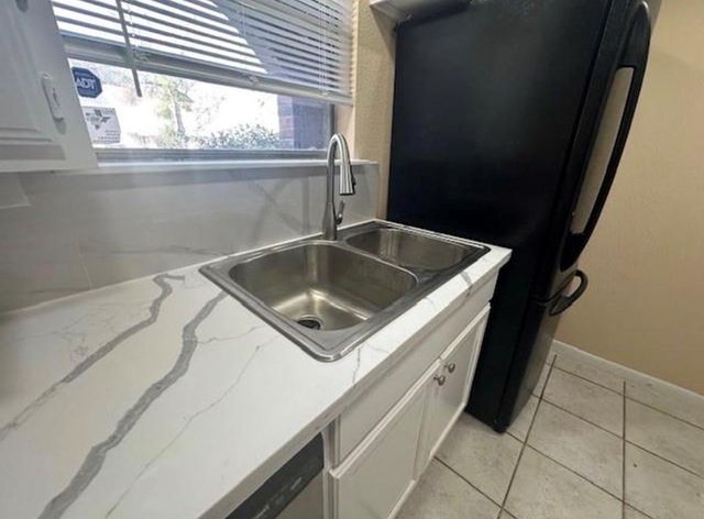 5921 Arncliffe Drive 5921, Houston, TX 77088