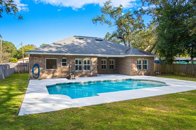 206 Forest Drive, Fort Walton Beach, FL 32547