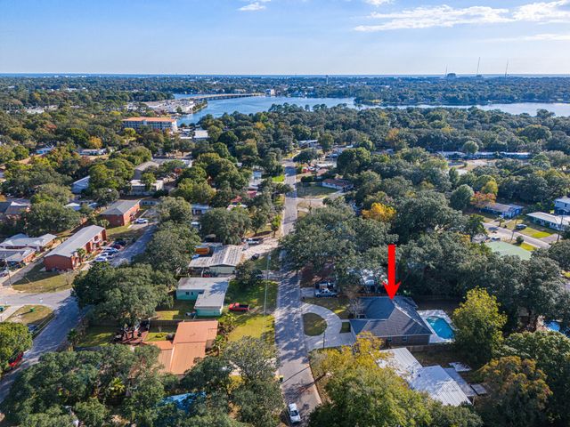 206 Forest Drive, Fort Walton Beach, FL 32547