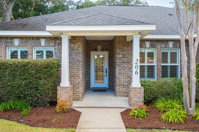 206 Forest Drive, Fort Walton Beach, FL 32547