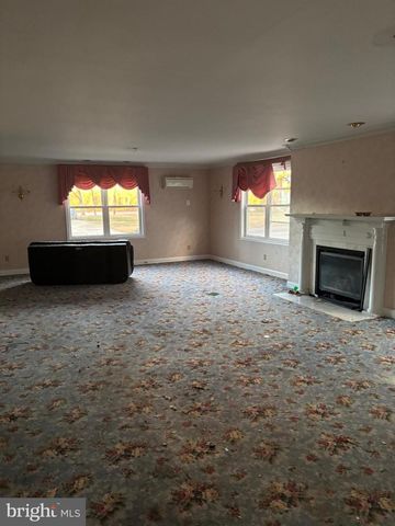 214 W FRONT ST, Florence, NJ 08518