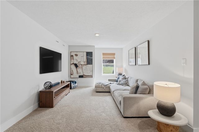 315 Stately Ct, Adams Twp, PA 16059