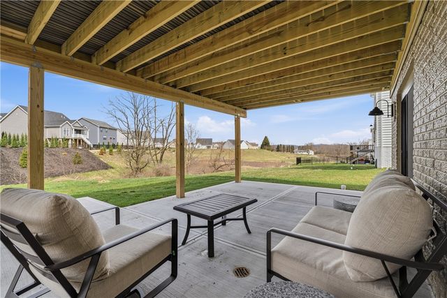 315 Stately Ct, Adams Twp, PA 16059